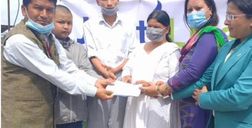 ज्योति लाईफद्वारा बीमितको घरमै २० लाखको चेक हस्तान्तरण