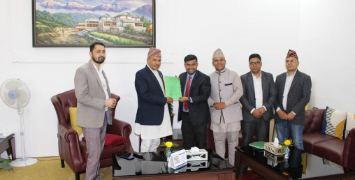 गभर्नर अधिकारीसमक्ष अध्ययन प्रतिवेदन हस्तान्तरण