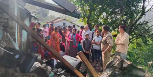 भारतको उत्तराखण्डको गौरीकुण्डमा पहिरोमा परि १७ जना नेपाली वेपत्ता