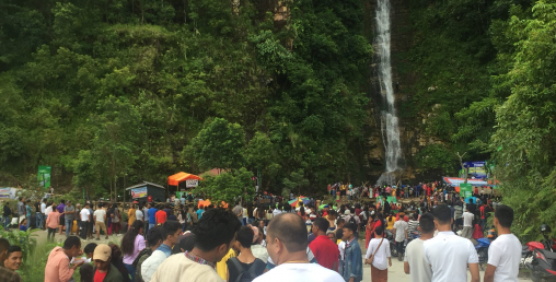 लमजुङका छहराले पर्यटक तान्दै