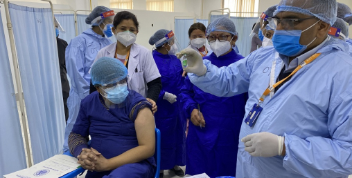 किष्ट मेडिकलमा कोभिडको खोप लगायो