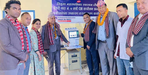 माछापुच्छ्रे बैंकद्वारा उदयपुरको देउरी स्वास्थ्य चौकीलाई स्वास्थ्य सामाग्री हस्तान्तरण