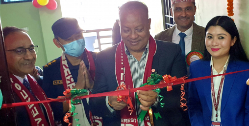 एभरेष्ट बैंकको नयाँ शाखा चितवनको हाकिम चौकमा