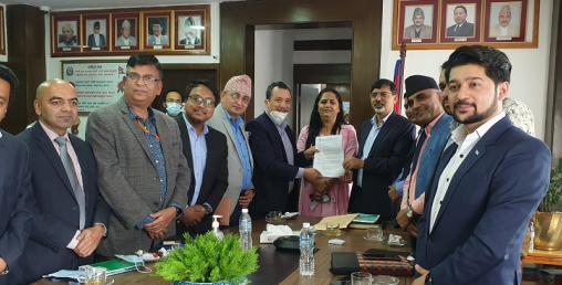 लघु वित्तको व्याजदर घटाउन सहयोग गर्छुः अर्थमन्त्री