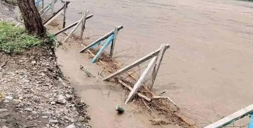 नेपालका अन्य ठूला साना नदीले पनि धार परिवर्तन गर्न थाले