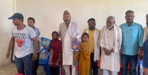 विद्यार्थीलाई एक वर्ष पुग्ने शैक्षिक सामाग्री वितरण