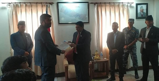 अखण्ड भारतको नक्सा विरुद्ध युवाले बुझाए गृहमन्त्रीलाई ज्ञापन पत्र