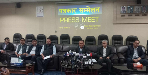 कुलमानकै पत्रकार सम्मेलनमा बिजुली झ्याप्प-झ्याप्प !