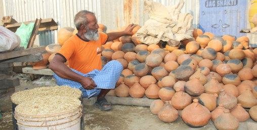 माटाका भाँडाले धानिएको पुस्तैनी जीवन