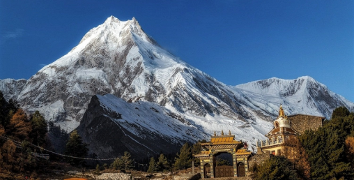 दशैंको विदामा बोलाउँदैछ मनास्लु हिमालले (हेर्नुहोस् तस्बिरमा)