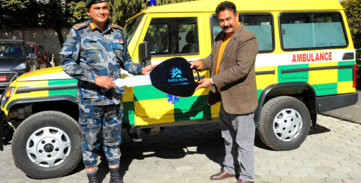सूर्य नेपालद्वारा पृथ्वी हाइवे ट्रमा अस्पताललाई एम्बुलेन्स हस्तान्तरण