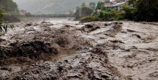 भारतमा परेको वर्षाले मच्चायो विधोङस, हालसम्म ५६ जनाको मृत्यु