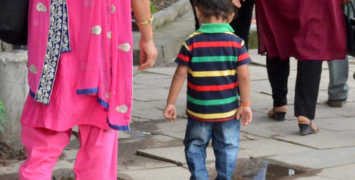 पढाइ छोडेर रोजगारी खोज्नु पर्ने वाध्यतामा बालबालिका