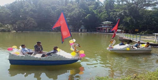 बाह्रकुने तालमा डुङ्गा सरर...