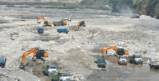 नदीजन्य पदार्थको अवैध उत्खनन गर्नेलाई ५० हजार जरिवाना