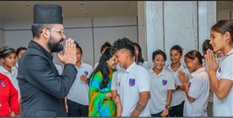 नेपाली महिला टिमलाई भेटेपछि यस्तो भने बालेनले