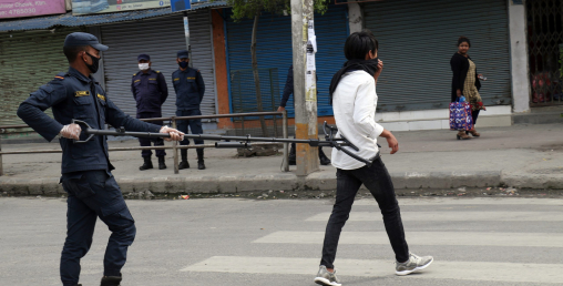 मास्क नलगाए ५० जरिवाना,  ३७ जनालाई कारबाहीमा