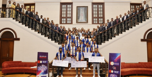 राष्ट्रिय वाणिज्य बैंकले दियो राष्ट्रिय क्रिकेट टिमका खेलाडीलाई एक एक लाख