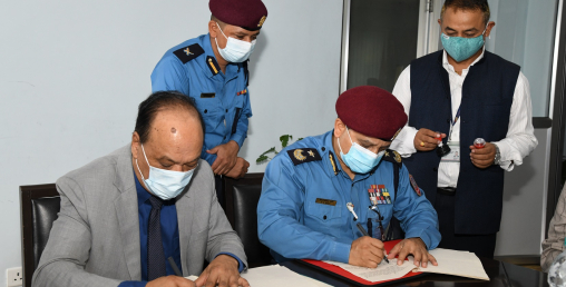 राष्ट्रिय वाणिज्य बैंकले नेपाल प्रहरीलाई बिना धितो पेशाकर्मी सरल कर्जा दिने