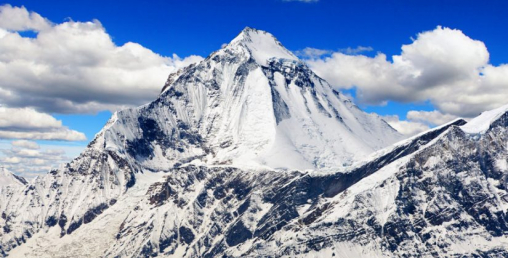 धैलागिरिको चुचुरोमा पुगे ५५० जना आरोही
