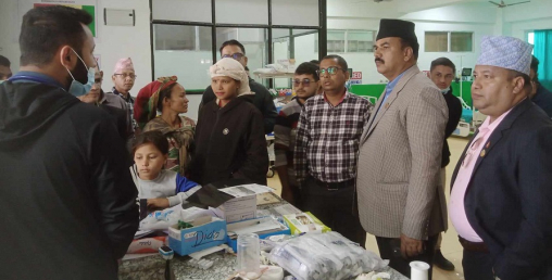 राहत लिएर सांसद घिमिरे र गाउँपालिका अध्यक्ष पौडेल जाजरकोटमा
