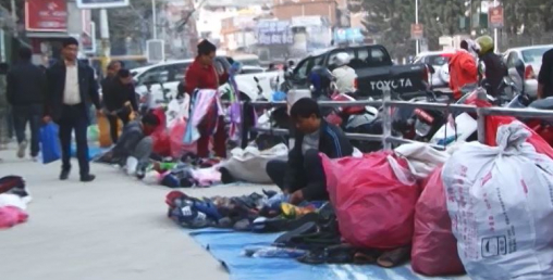फुटपाथ र ठेलाको व्यापारमा प्रतिबन्ध लगाउन उपमेयर खड्गीको माग