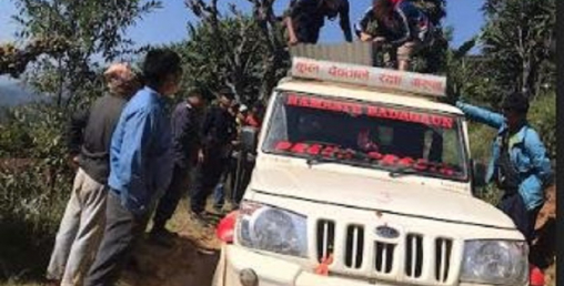 मतदाता प्रभावित पार्न एमालेले बाँड्दै गरेको जस्तापाता नियन्त्रणमा