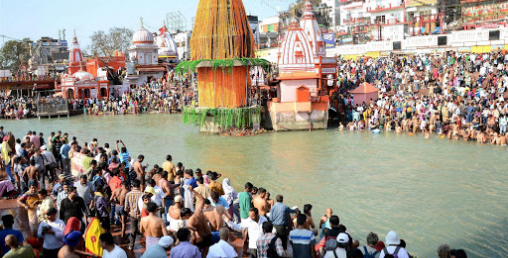 महाशिवरात्रिको रौनकः गङ्गामा लाखौंले गरे “शाही स्नान”