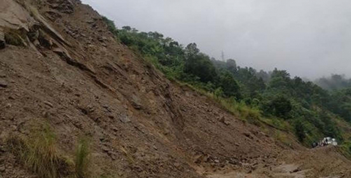 ग्रामीण सडक अवरुद्ध हुँदा खाद्यान्न आपूर्तिमा समस्या
