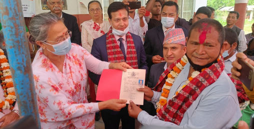 गाउँब्लकमा रहेका करिब २० हजार भूमिविहिनलाई लालपूर्जा वितरण
