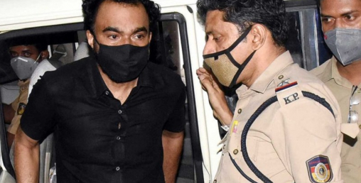 मदर टेरेसाको कपाल र साइबाबाको चप्पल बेच्ने पुलिसको कब्जामा