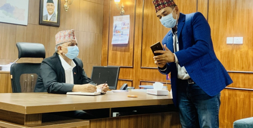 उपप्रधानमन्त्री पोखरेलका सामू किन भावुक भए धुर्मुस ?