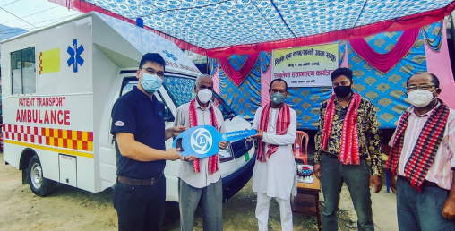 अशोक लेलैण्डद्वारा एम्बुलेन्स हस्तान्तरण