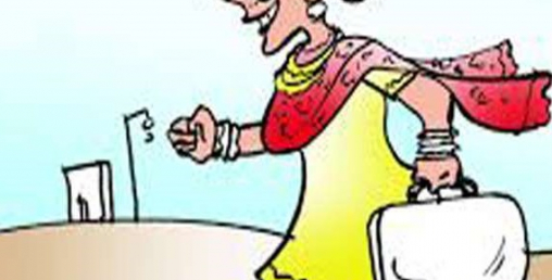 दुई महिला सडकमा रूपैयाँ छरेर फरार