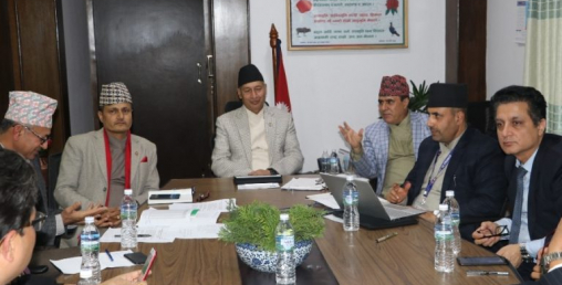 गुनासो गर्ने बैंकरलाई अर्थमन्त्रीको कडा निर्देशन