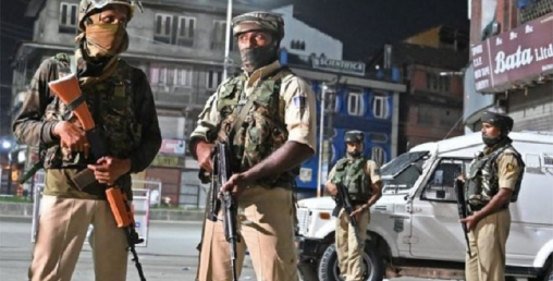 एक्कासी कश्मीरमा तनाव, कयौं नेता नजरबन्दमा, मोबाइल, इन्टर बन्द, हजारौं सेना परिचालित