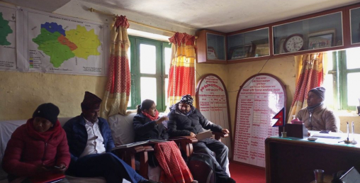 छड्के हान्दै सरकारी कार्यालयहरुमा सांसद कठायत