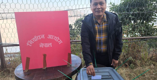 घिसिङले  रामेछापबाट मतदान गरे