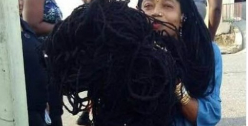 आशा मण्डेलाको कपाल धुनै लाग्छ ६ बोतल स्याम्पो