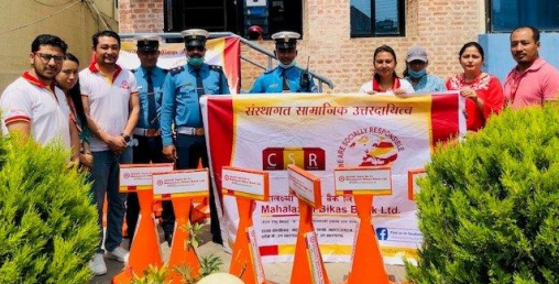 महालक्ष्मी विकास बैंकद्वारा रोड डिभाइडर हस्तान्तरण