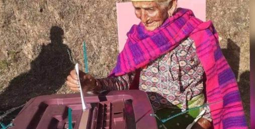 मतदानमा १०० वर्ष कटेका वृद्धवृद्धाले देखाए यस्तो जोश
