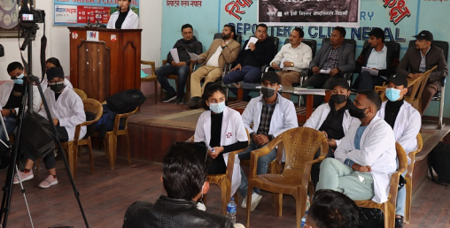 ‘तत्काल शिक्षण संस्थामा स्थानान्तरण गरिनुपर्ने नोबेल मेडिकल कलेजका पीडित विद्यार्थीहरुको माग’