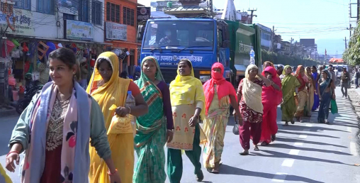 ९ दिन पैदल हिँडेर हेटौंडा पुगेका मिटरब्याज पीडितहरुको यस्तो छ काठमाडौं यात्रा