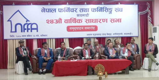 कुहिएर खेर गएको काठबारे सरकारले चासो नदिएको व्यवसायीको गुनासो