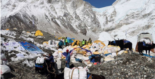 नेपाली सेनाद्वारा अन्नपूर्ण हिमालबाट तीन हजार छ सय किलो फोहोर संकलन