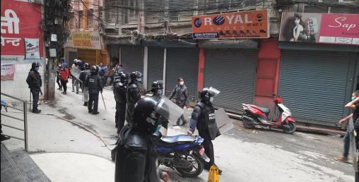न्यूरोड क्षेत्रमा प्रहरी र व्यापारीहरुबीच तनाब उत्पन्न