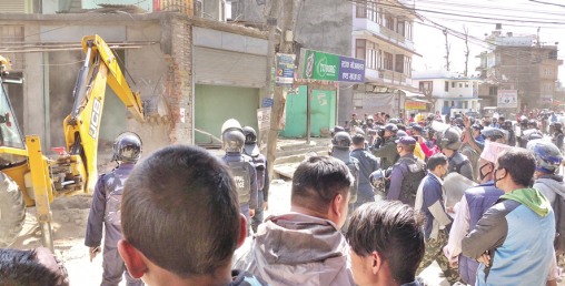 चाबहिल–साँखु सडक खण्डः अटेर गरेपछि घरमा डोजर चलाईयो