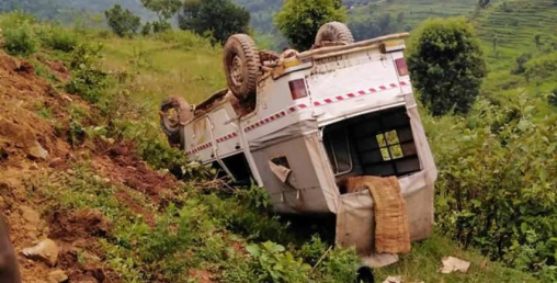 बाेलेरो दुर्घटना हुँदा १३ जना घाइते