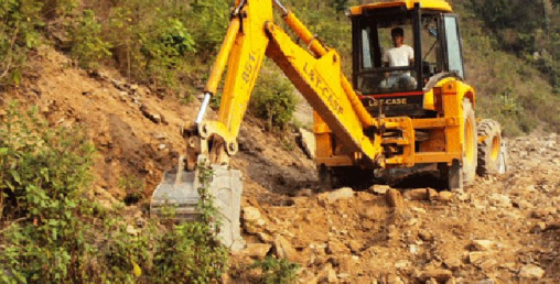 नगरपालिकाको डोजरमा व्यक्तिको रजाइँ, उधारो उठाउन हम्मेहम्मे