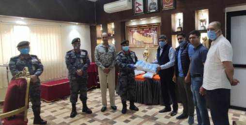 मोबाइल फोन  इम्पोर्टेर्स एशोशिएसनद्वारा मास्क हस्तान्तरण